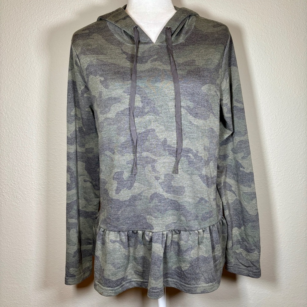 Splendid Camouflage Knit Hoodie with Ruffle Hem Size Medium